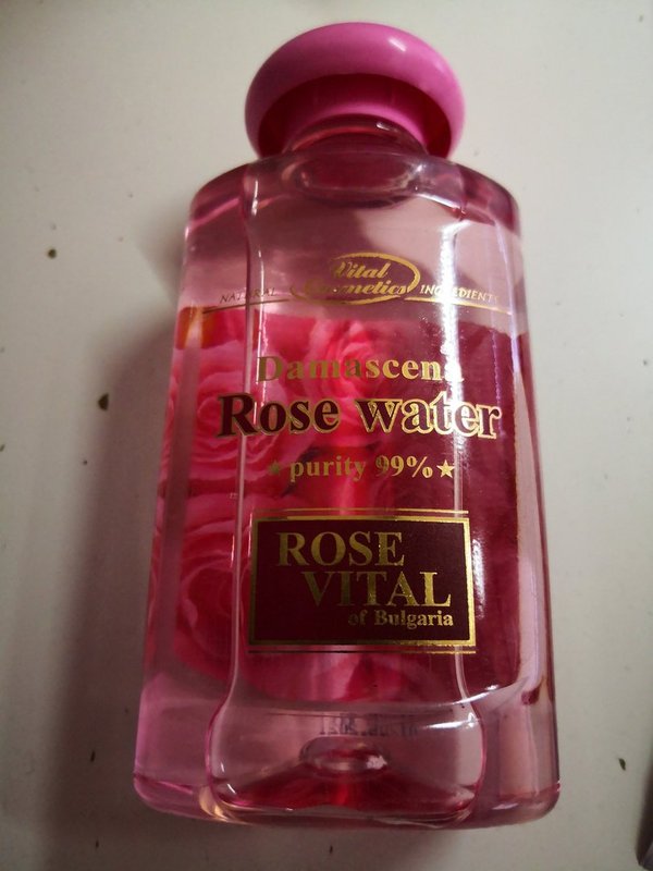 Damaszena Rosenwasser  Rose